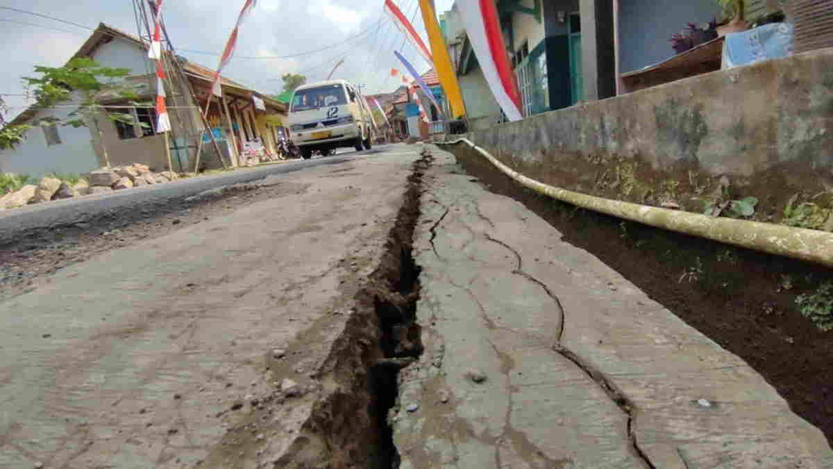 Bencana Pergerakan Tanah Di Nasol Ciamis Rumah Rusak Warga Was Was