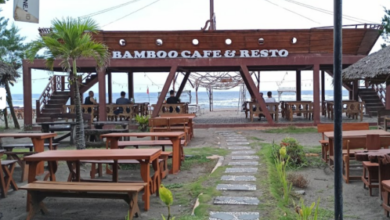 Bamboo Beach Bar Pangandaran: Menikmati Keindahan Laut dan Suasana Romantis di Tepi Pantai